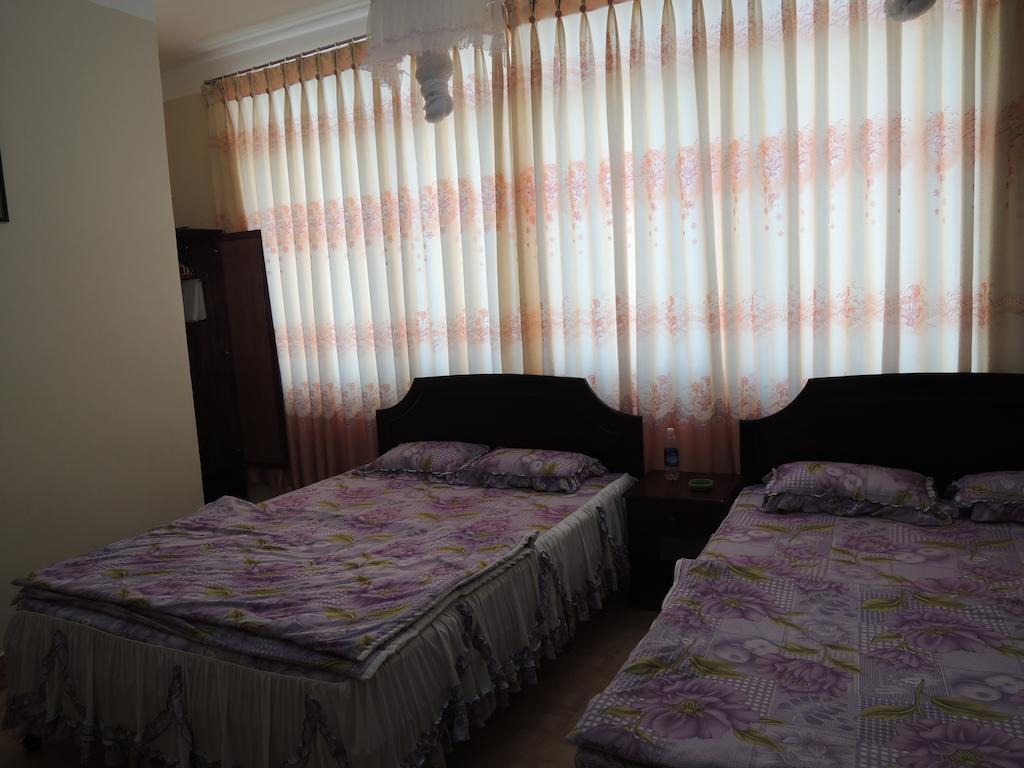 Phuong Tung Hotel Да Лат Стая снимка